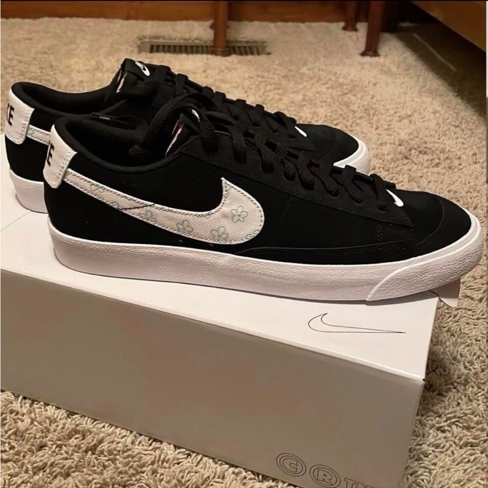 Nike Women’s Blazers Low Top Sneakers